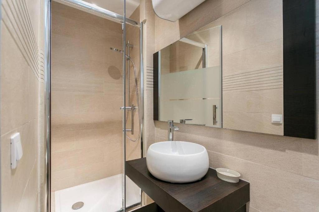 Modernized Studio - Meters From The Invalides Gardens Apartment ปารีส ภายนอก รูปภาพ