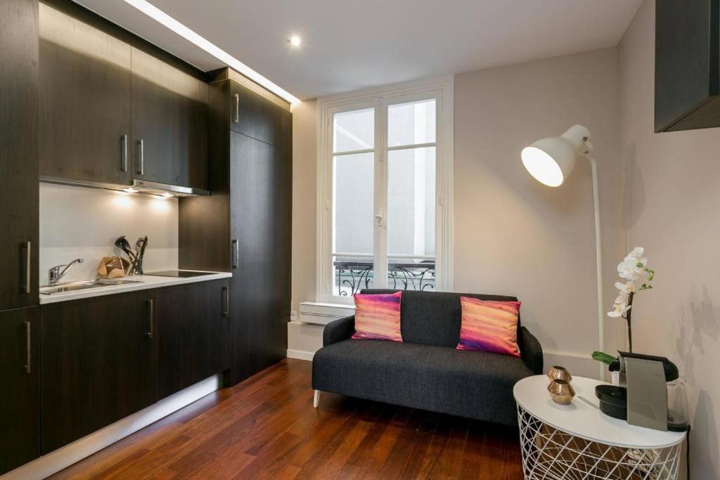 Modernized Studio - Meters From The Invalides Gardens Apartment ปารีส ภายนอก รูปภาพ