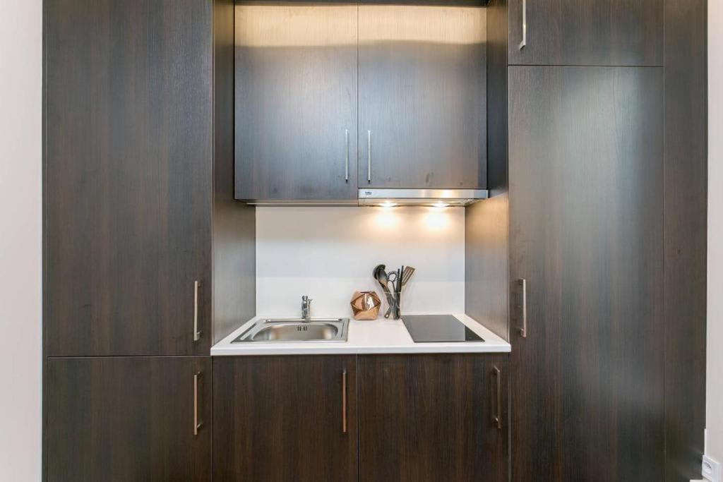 Modernized Studio - Meters From The Invalides Gardens Apartment ปารีส ภายนอก รูปภาพ